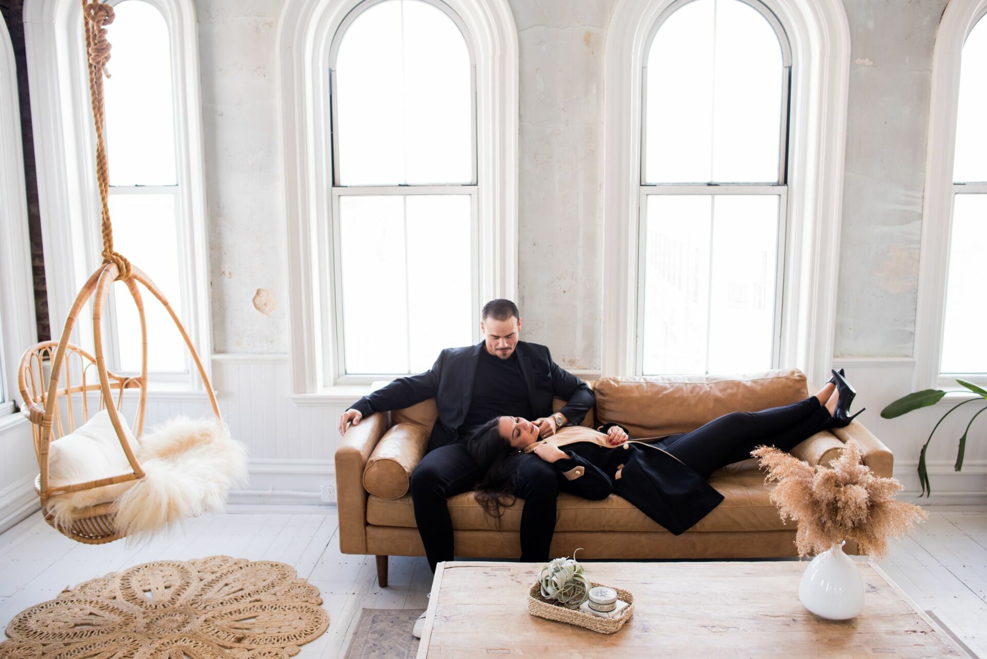 Foto Capturando a Essência do Amor em Massachusetts: Sessão Fotográfica de casal em Estúdio com Tatiana e Miguel - Imagem 7