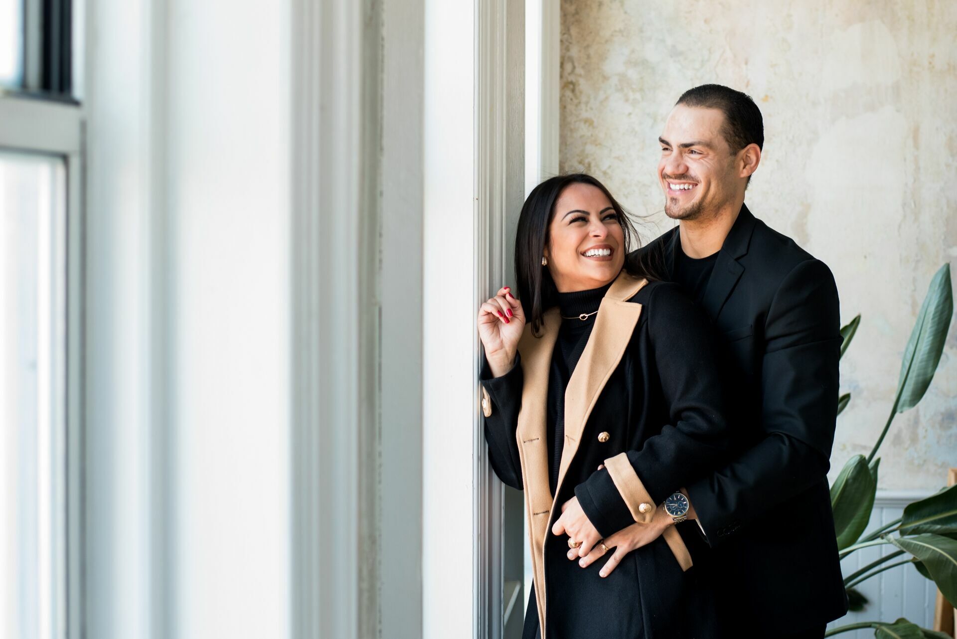 Foto Capturando a Essência do Amor em Massachusetts: Sessão Fotográfica de casal em Estúdio com Tatiana e Miguel - Imagem 5