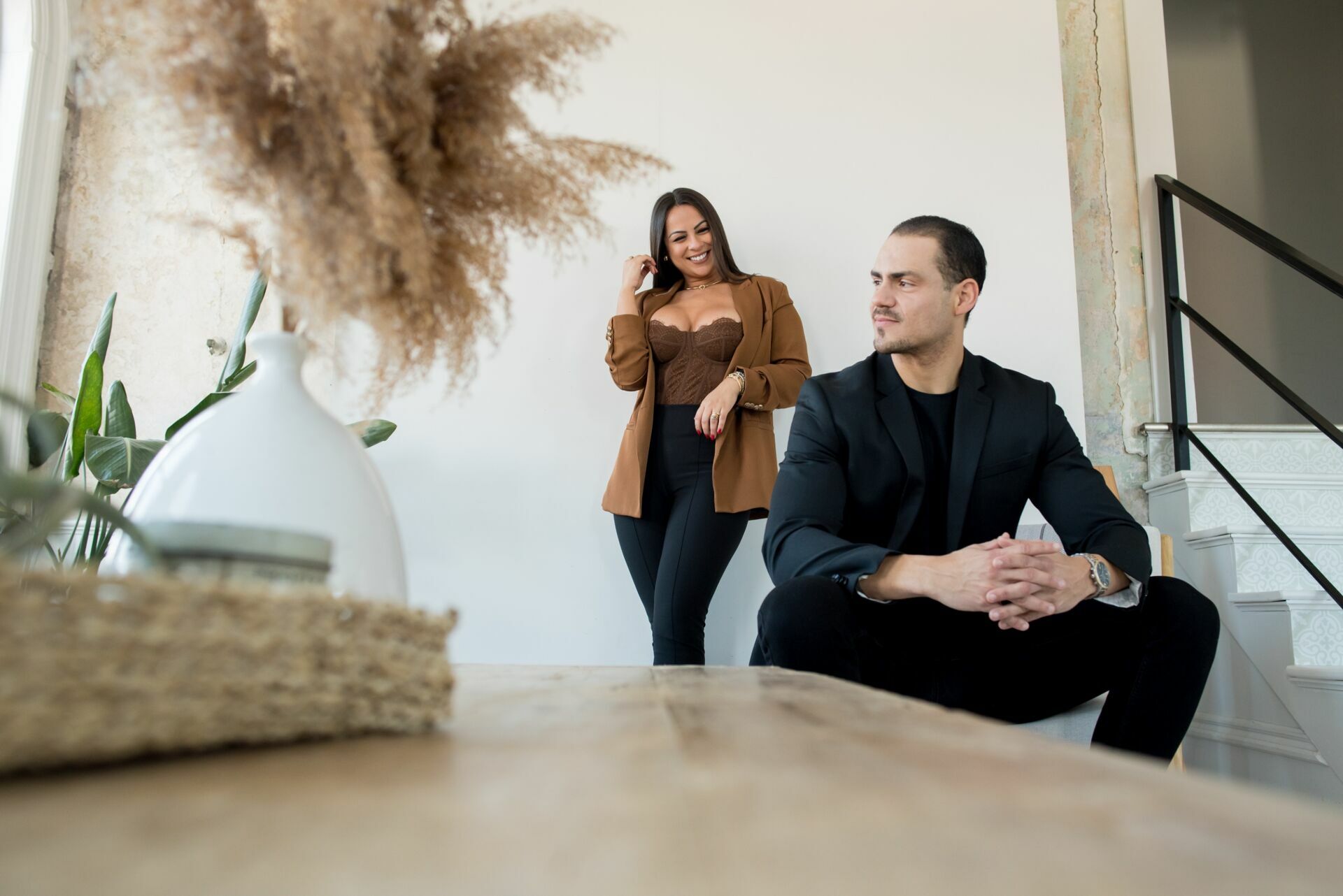 Foto Capturando a Essência do Amor em Massachusetts: Sessão Fotográfica de casal em Estúdio com Tatiana e Miguel - Imagem 8