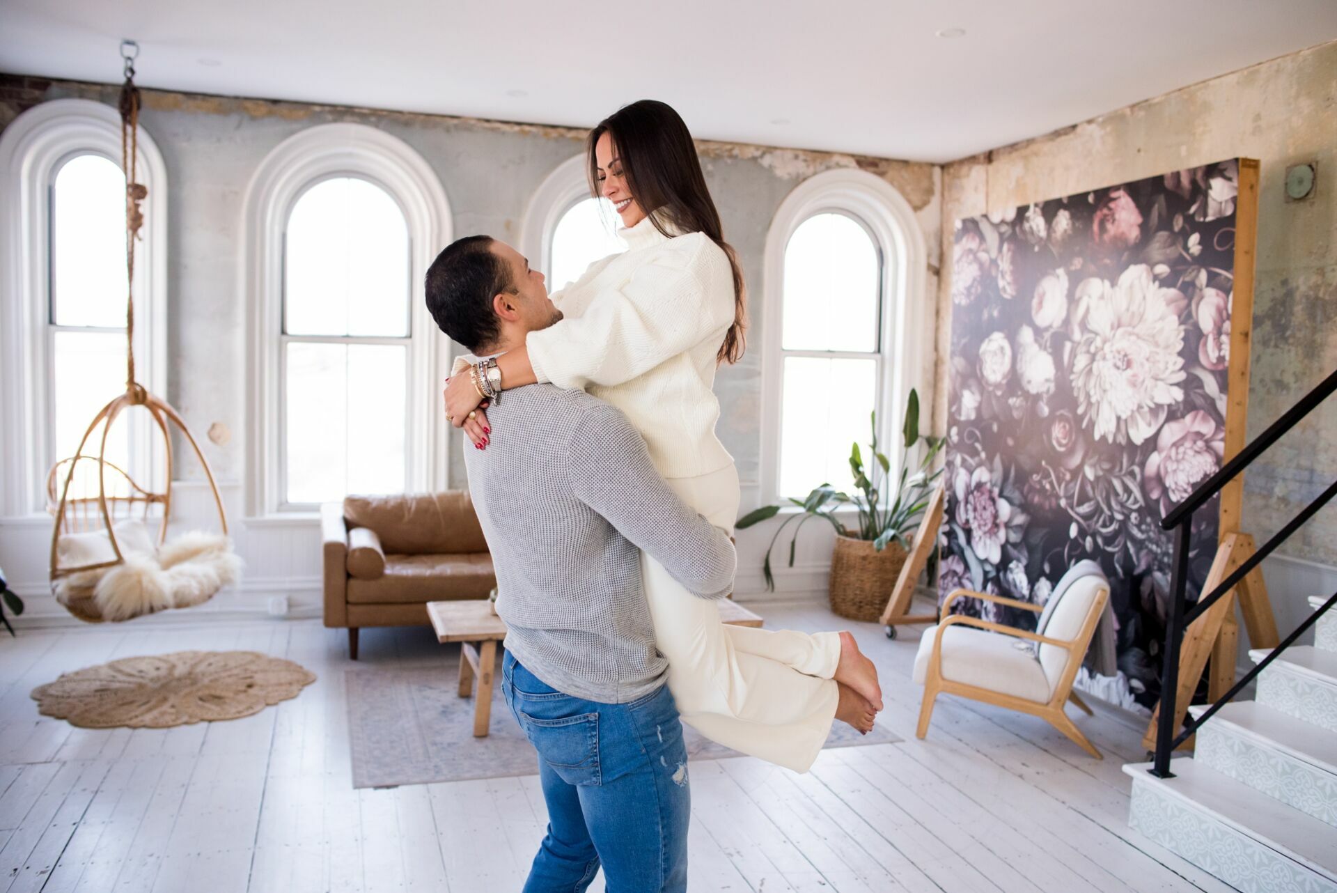 Foto Capturando a Essência do Amor em Massachusetts: Sessão Fotográfica de casal em Estúdio com Tatiana e Miguel - Imagem 17