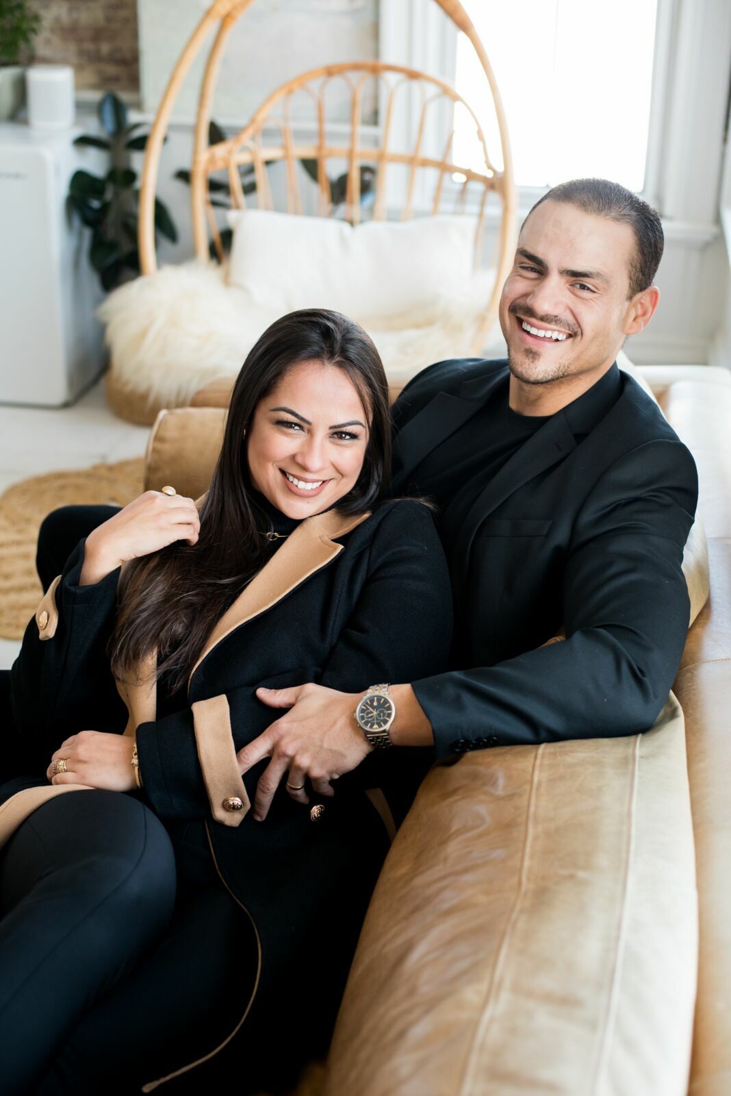 Foto Capturando a Essência do Amor em Massachusetts: Sessão Fotográfica de casal em Estúdio com Tatiana e Miguel - Imagem 6