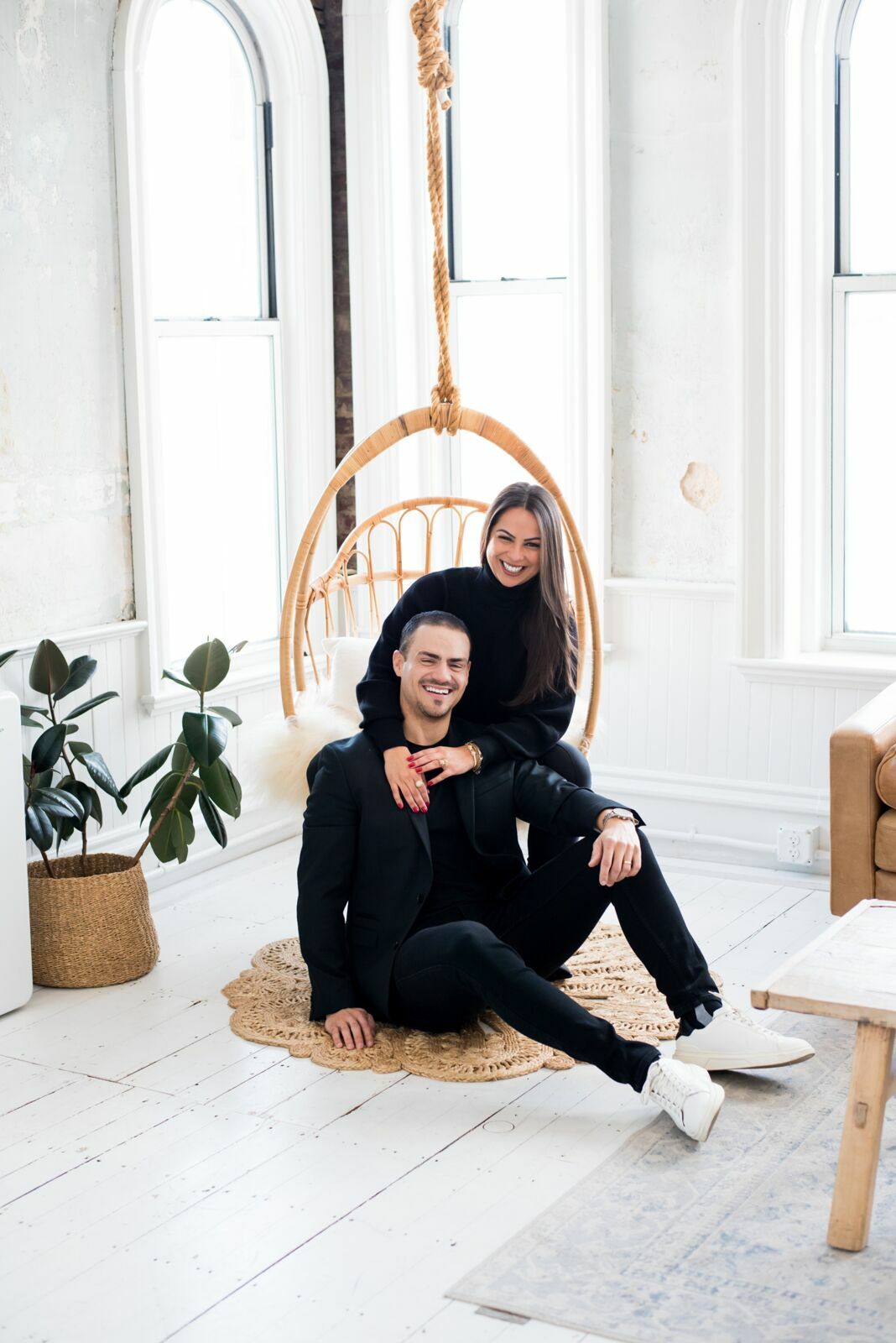 Foto Capturando a Essência do Amor em Massachusetts: Sessão Fotográfica de casal em Estúdio com Tatiana e Miguel - Imagem 1