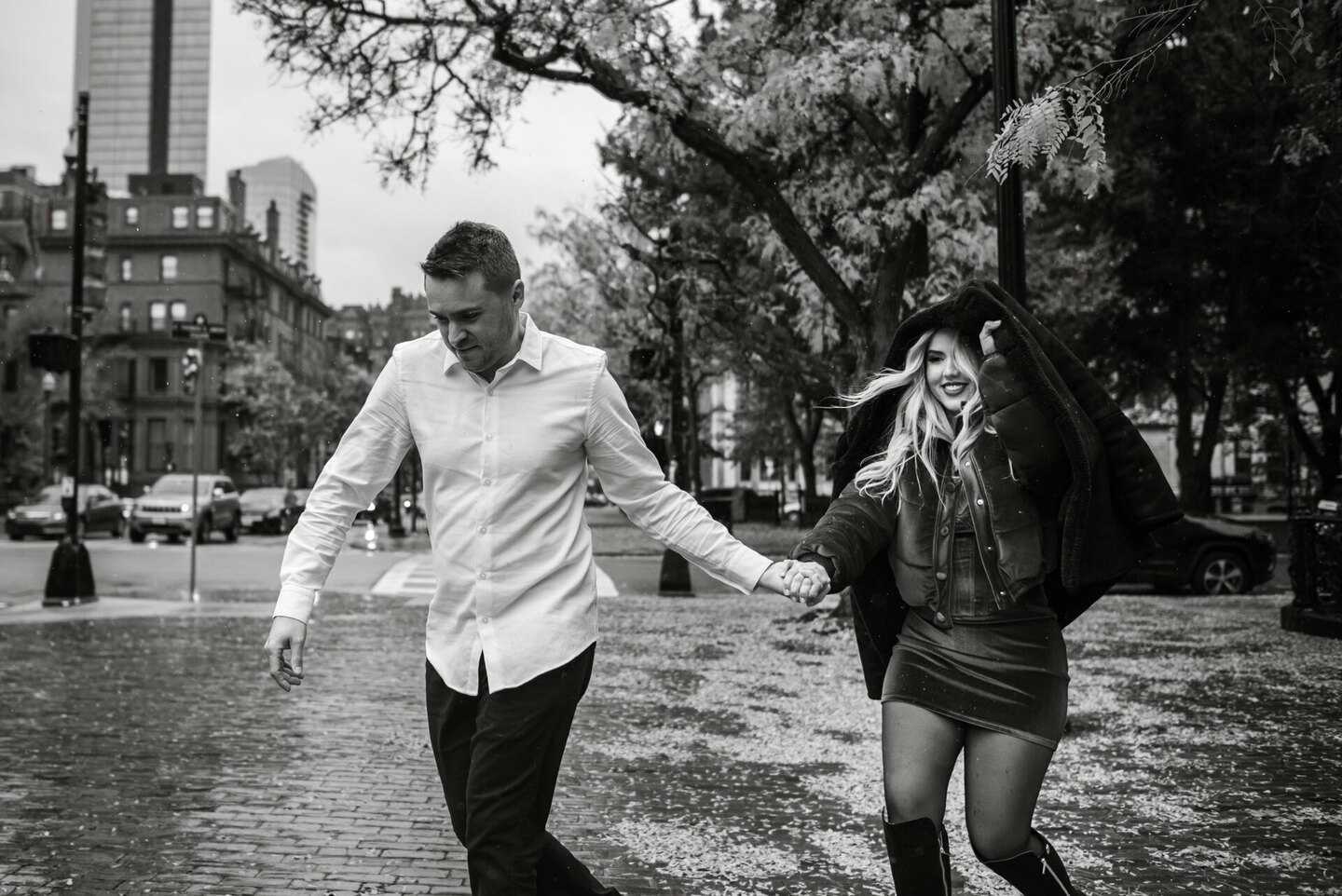 Chuva de Amor em Boston: Sessão Fotográfica de Casal com Shelen e Marcelo Chuva de Amor em Boston: Sessão Fotográfica de Casal com Shelen e Marcelo