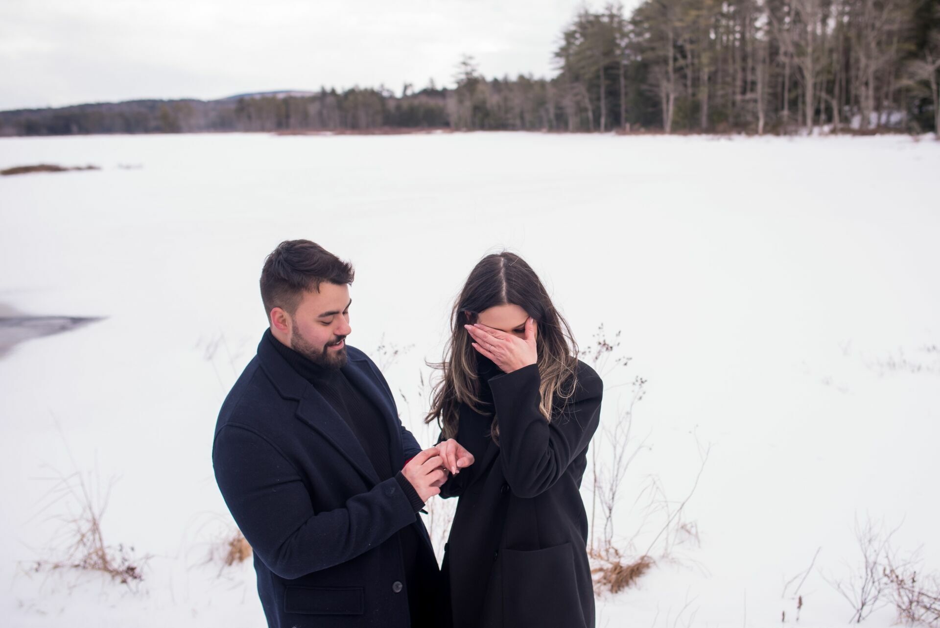 Foto Uma História de Amor na Neve: Sessão Fotográfica e Pedido de Casamento surpresa em New Hampshire - Imagem 53