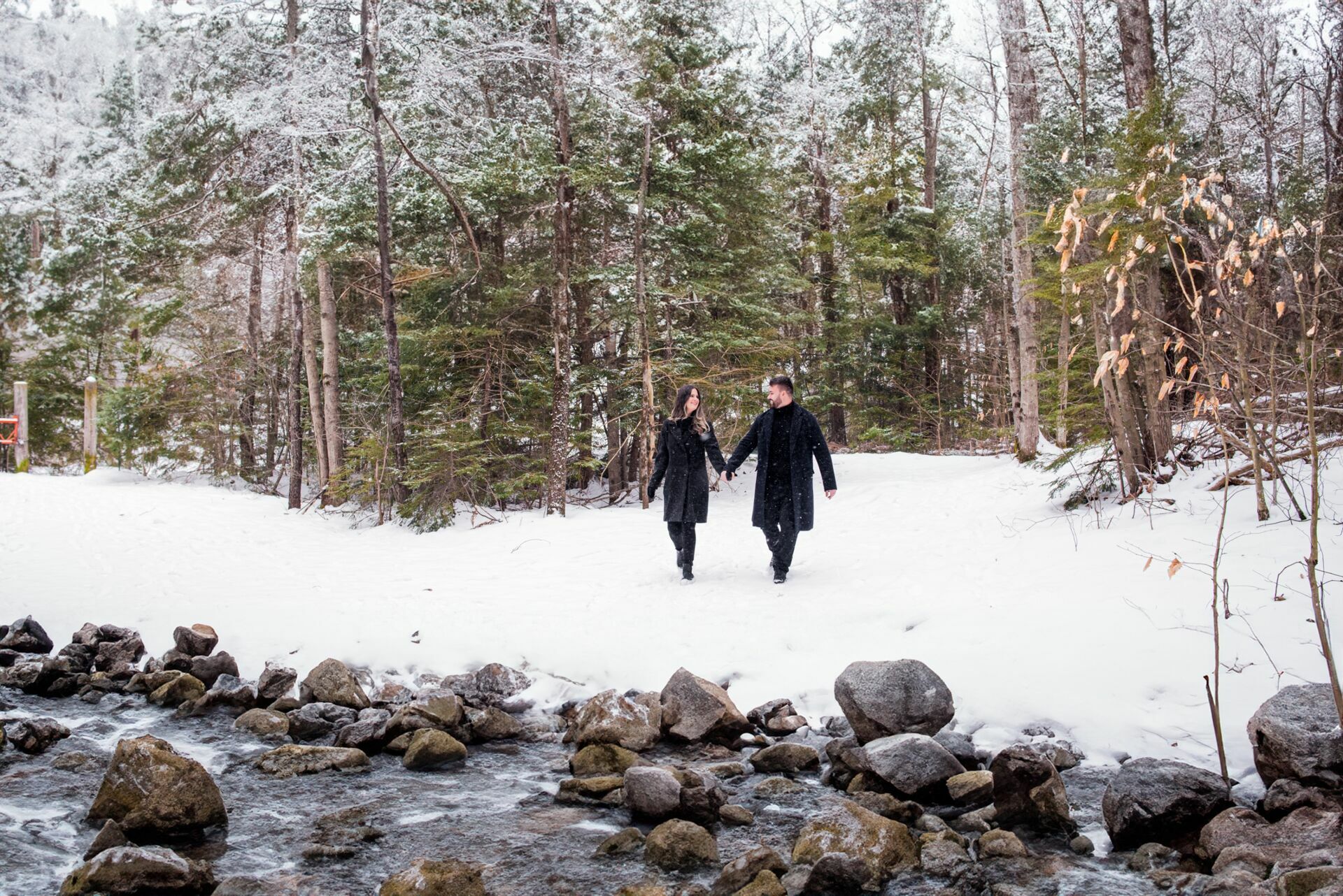 Foto Uma História de Amor na Neve: Sessão Fotográfica e Pedido de Casamento surpresa em New Hampshire - Imagem 0
