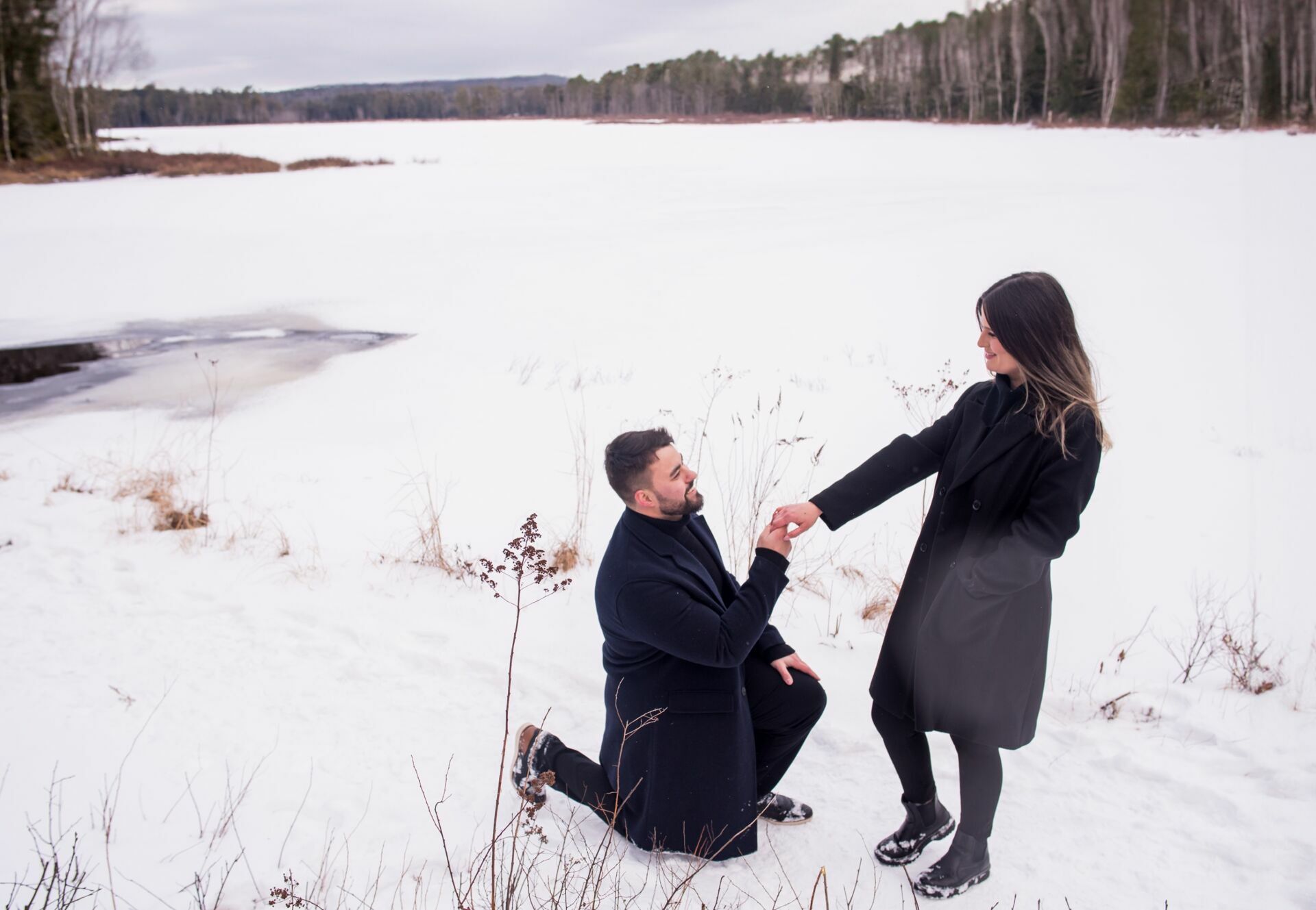 Foto Uma História de Amor na Neve: Sessão Fotográfica e Pedido de Casamento surpresa em New Hampshire - Imagem 58