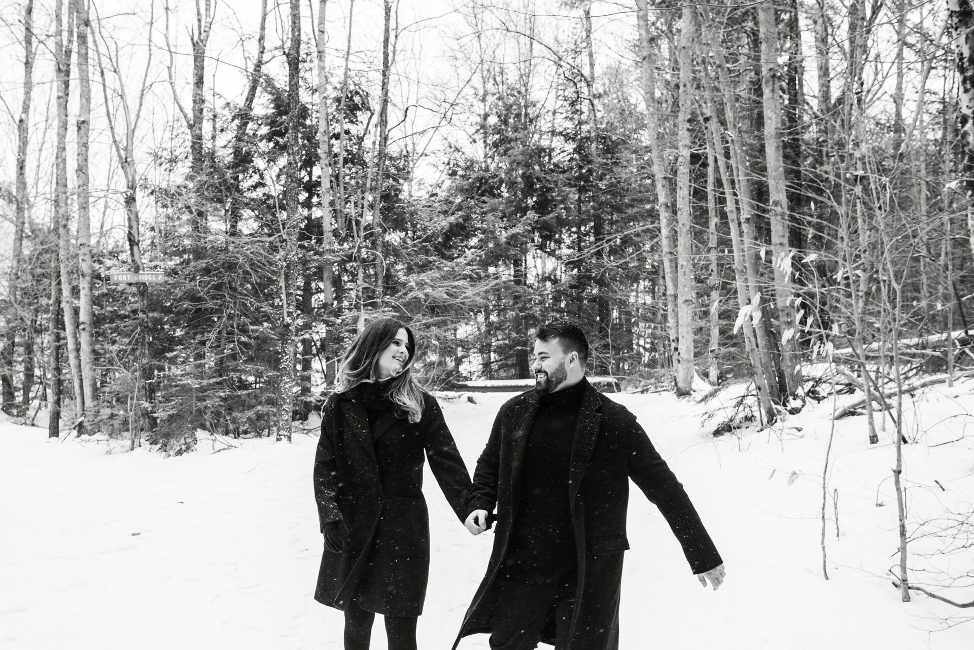 Foto Uma História de Amor na Neve: Sessão Fotográfica e Pedido de Casamento surpresa em New Hampshire - Imagem 1