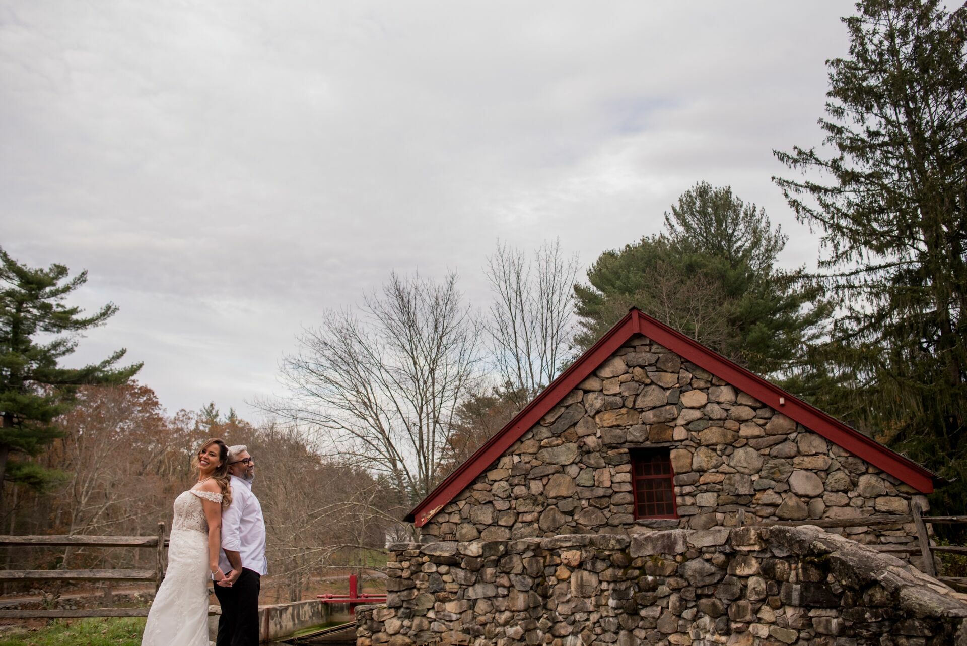 Foto Trash The Dress no Moinho de Sudbury: Uma Sessão Fotográfica Pós-Casamento Inesquecível Foto Trash The Dress no Moinho de Sudbury: Uma Sessão Fotográfica Pós-Casamento Inesquecível - Imagem 15