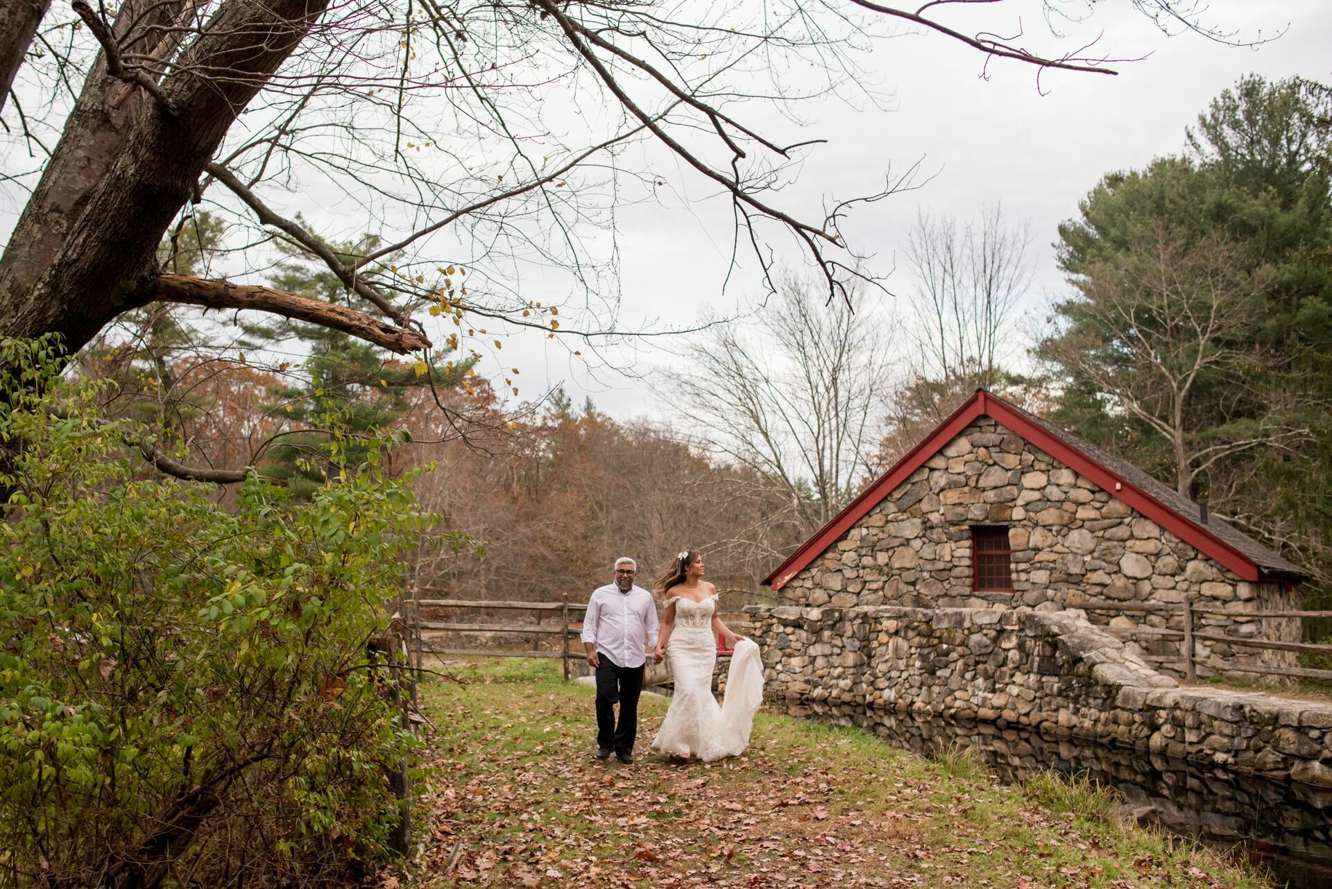 Foto Trash The Dress no Moinho de Sudbury: Uma Sessão Fotográfica Pós-Casamento Inesquecível Foto Trash The Dress no Moinho de Sudbury: Uma Sessão Fotográfica Pós-Casamento Inesquecível - Imagem 16