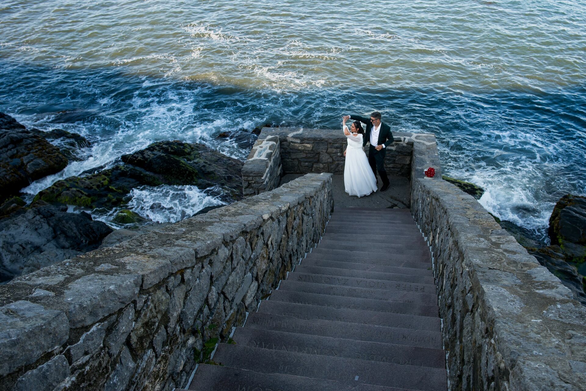 Foto Celebrando uma Década de Amor:  Bodas de 10 Anos de Mary e Robson em Newport, RI - Imagem 0